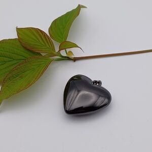 🎁 FREE gift with purchase! Dark Grey Heart Pendant